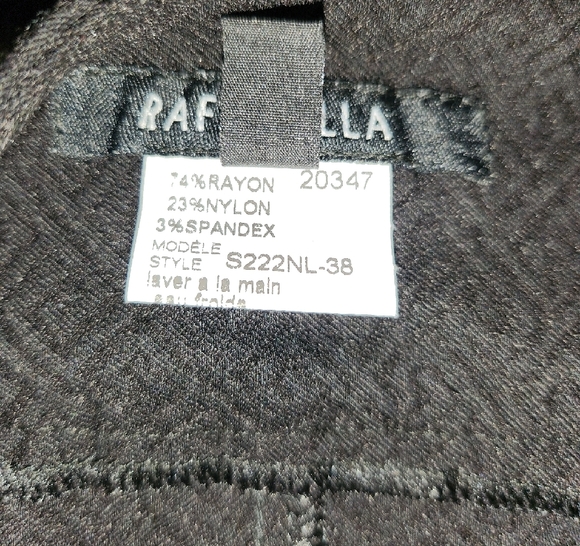 RAFFINALLA Elegant Black Textured Pencil Skirt - Picture 5 of 10